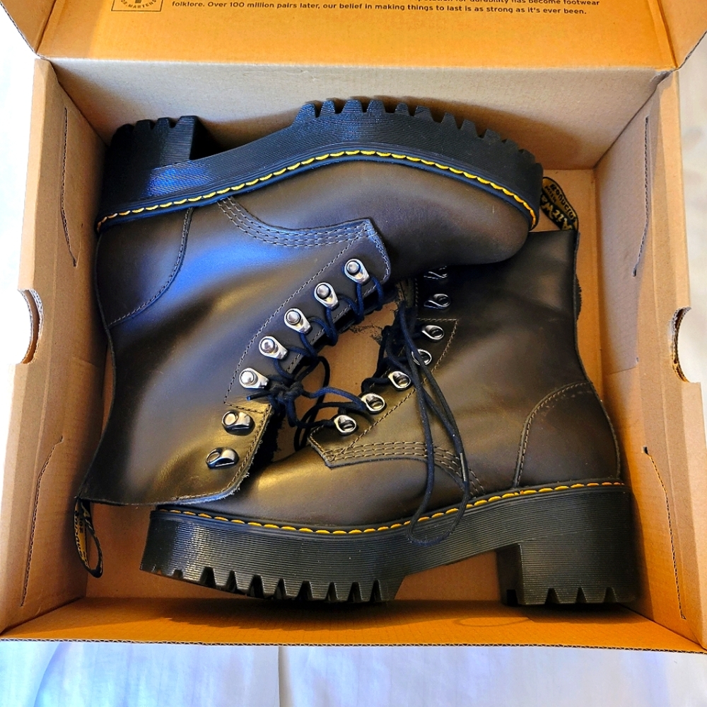 Dr. Martens Leona Boots